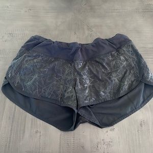 Lululemon Speed Up Short Nesting Bird Scribble Love Manifesto Graffiti Size 6